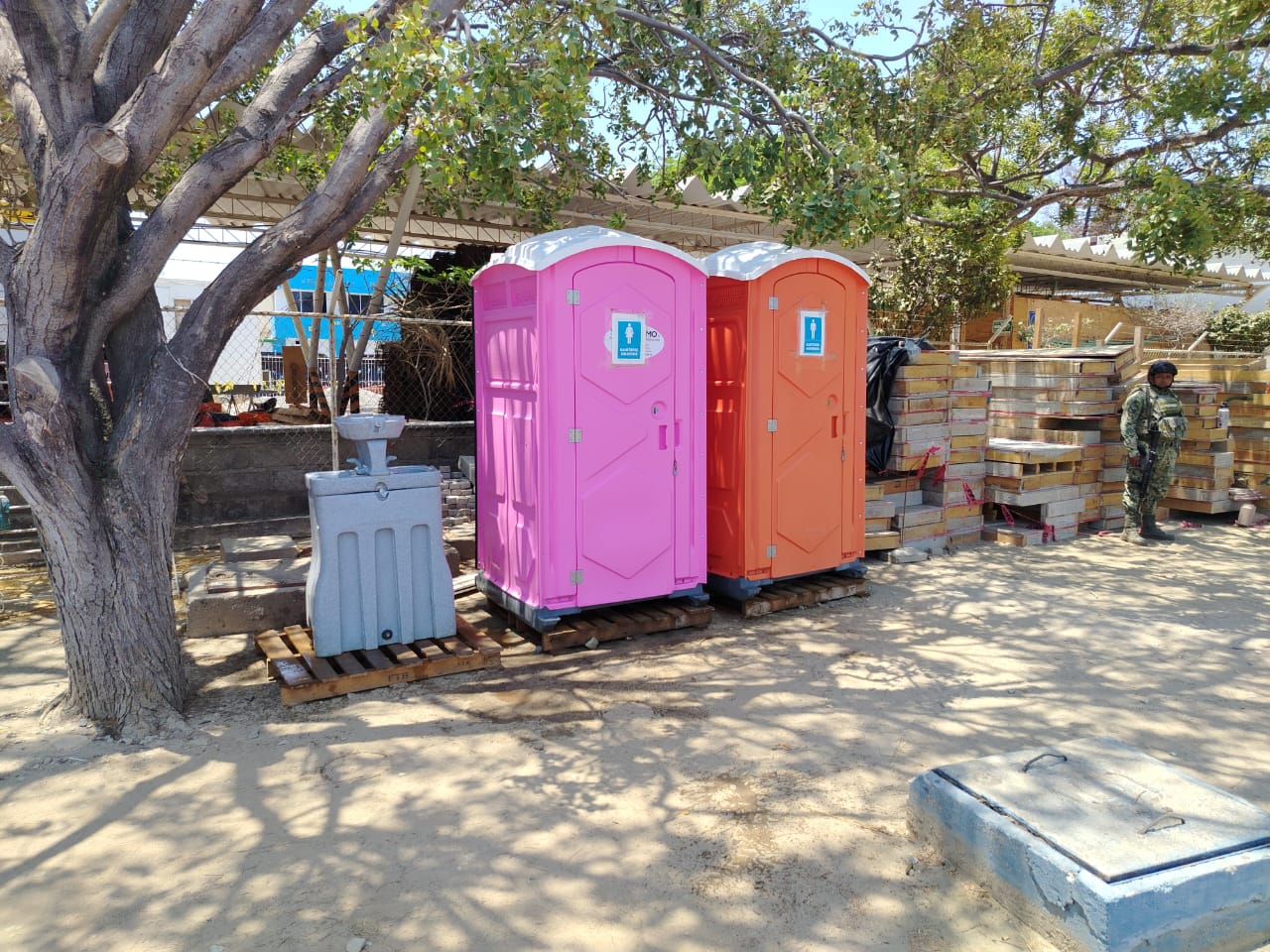 Baños portátiles en renta instalados en obra